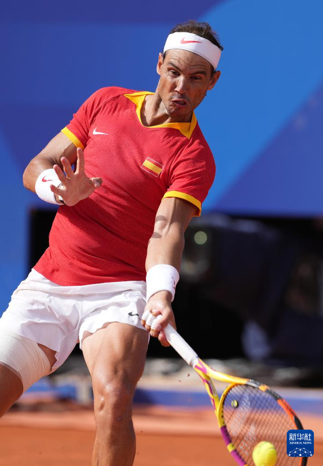 世界网球队力克德国网球队，纳达尔三分雨点燃全场