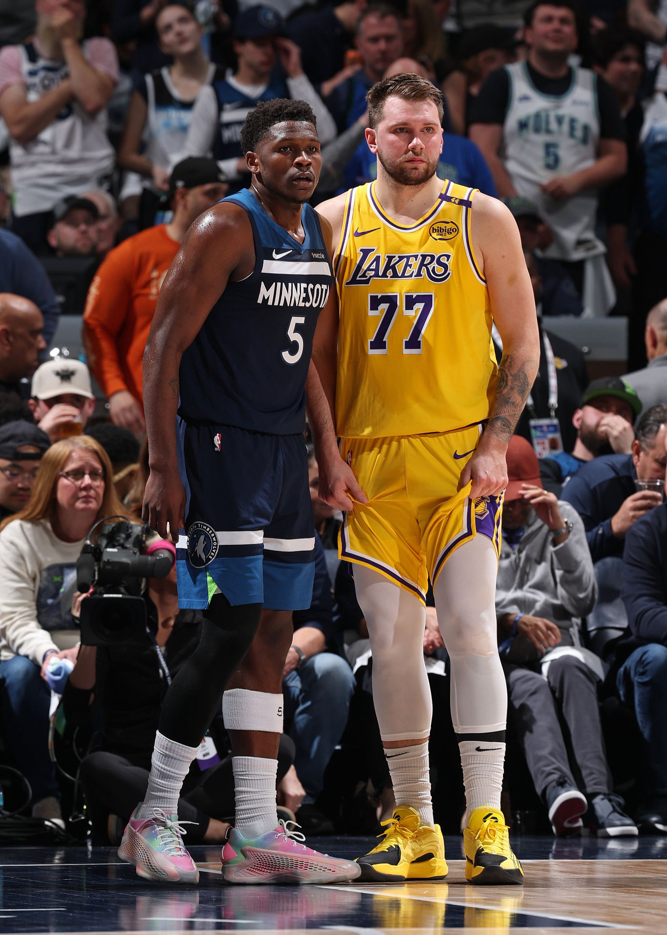 湖人B队险胜南韩男篮，戈贝尔完成帽子戏法