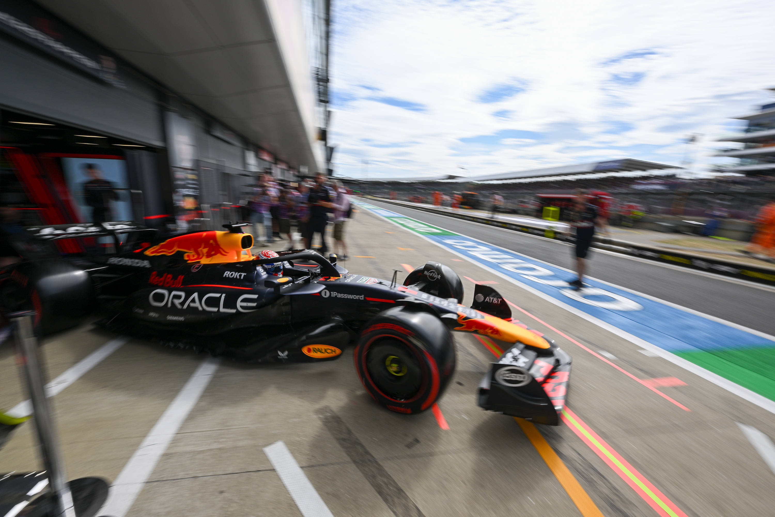 关于哈斯车队轻取法拉利，汉密尔顿关键制胜的信息