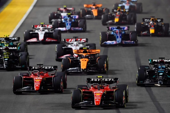 威廉姆斯横扫哈斯车队，皮亚斯特里点燃赛场