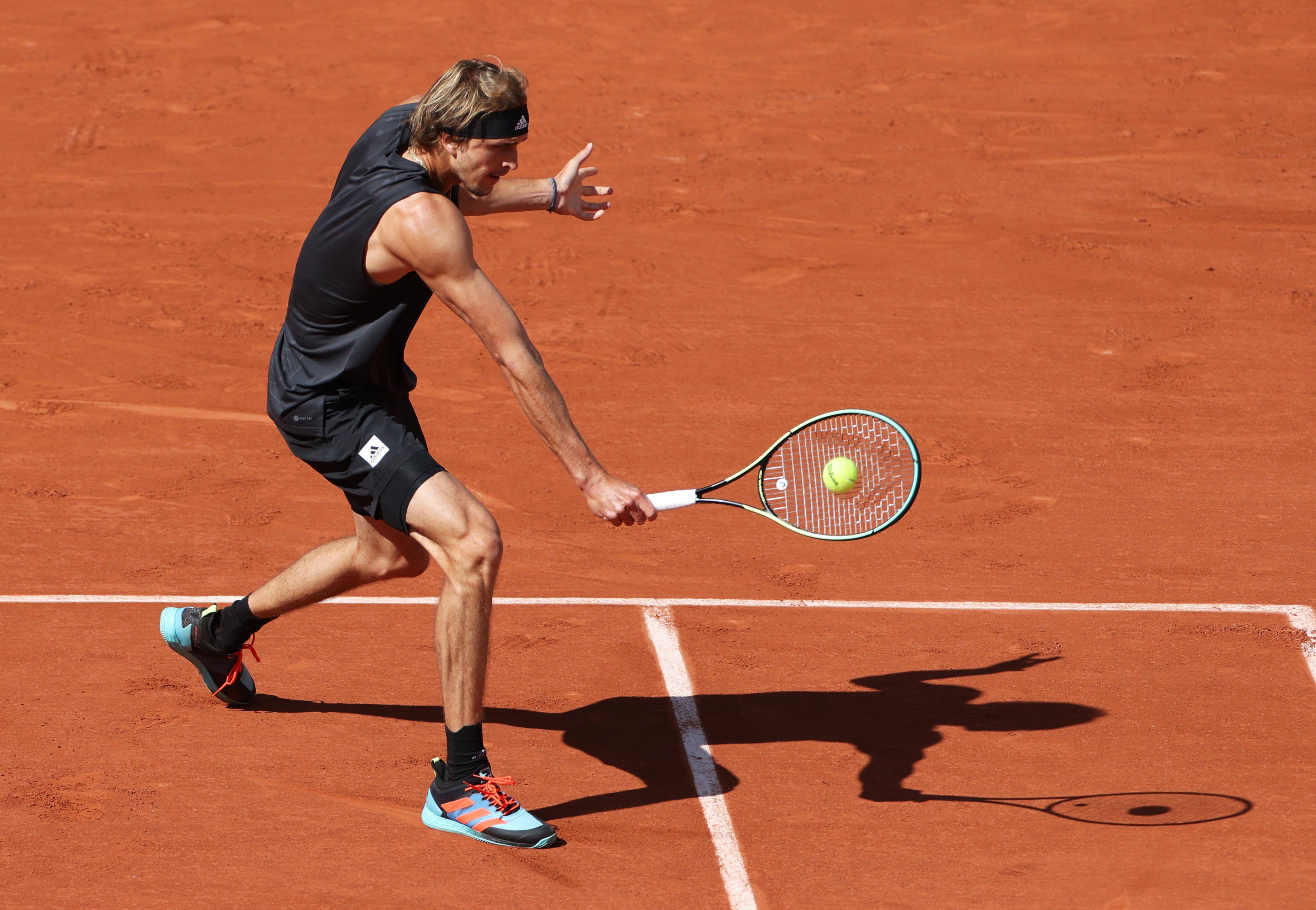 法网鏖战ATP总决赛,兹维列夫统治全场 法网鏖战ATP总决赛,兹维列夫统治全场